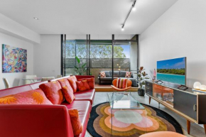 Vibrant 2-Bed Apartment Near St Kilda Beach